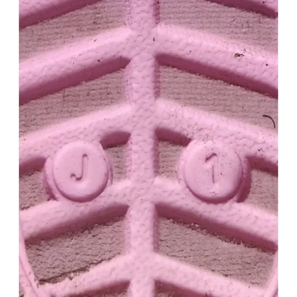 Crocs Classic Lined Glitter Clog Size J 1 Pink Tweed.